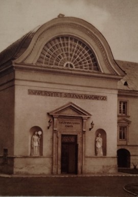 Pocztówka Wilno Dziedziniec Skargi wejście główne do Uniwersytetu StefanaBatorego1935 r.